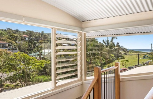 Stanwell Park House | Stanwell Beach Glass House – walk to beach