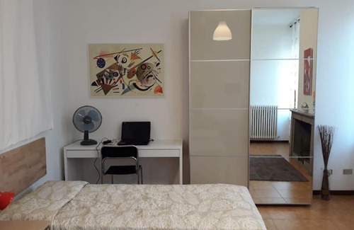 Oltretorrente Apartment | Stanza in appartamento nel centro storico di Parma