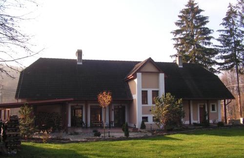 Priepasne House | Stará Škola