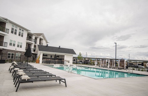 Star Apartment | Star Charm apartment- with pool, gym, hot tub & Pac- Man