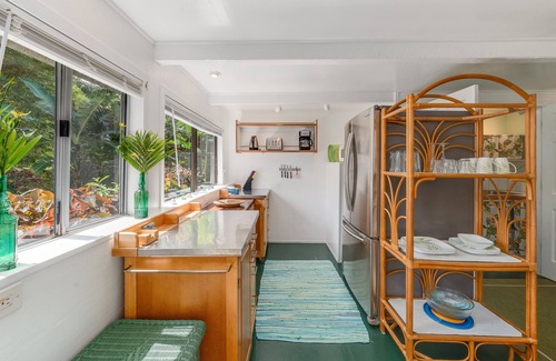 Haiku House | ★Star Honeymoon Lookout - PRIVATE HOT TUB + ACCESS TO POOL + New Central AC✔