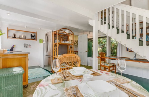 Haiku House | ★Star Honeymoon Lookout - PRIVATE HOT TUB + ACCESS TO POOL + New Central AC✔