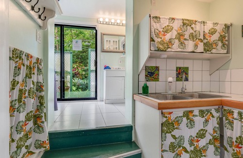 Haiku House | ★Star Honeymoon Lookout - PRIVATE HOT TUB + ACCESS TO POOL + New Central AC✔