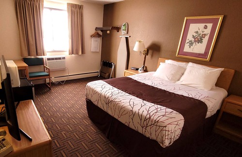 Detroit Lakes Hotel | Star of The Lakes