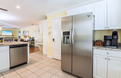 Bradenton Beach Condo | Starfish Paradise by Beach Boutique Rentals