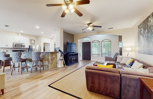 Dripping Springs House | Stargazers' dream home on 1.5 acres w/telescope-near wineries-Dogs ok
