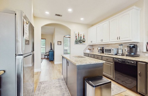 Dripping Springs House | Stargazers' dream home on 1.5 acres w/telescope-near wineries-Dogs ok