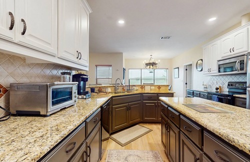 Dripping Springs House | Stargazers' dream home on 1.5 acres w/telescope-near wineries-Dogs ok