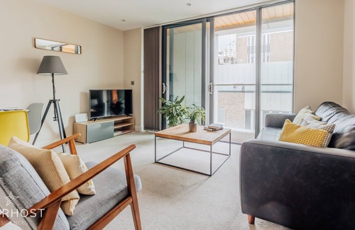Guildford Apartment | StarHost Residences | Modern Spacious 2 Bed Apartment in the Centre of Guildford