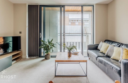 Guildford Apartment | StarHost Residences | Modern Spacious 2 Bed Apartment in the Centre of Guildford