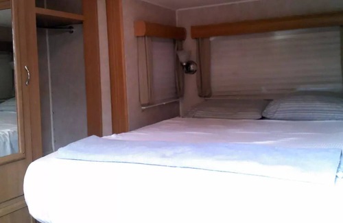 Utopia House | StarLight Budget RV