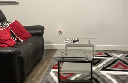 Saskatoon House | Starlight Home. Uniquely and Fully furnished Home..
