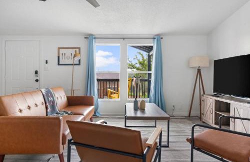 Canyon Lake House | Starlight Horizon Cabin E - Pet-Friendly Texas Hill Country Cabin Near Canyon Lake - Pool, Stargazing & Group Getaways - Sleeps 8