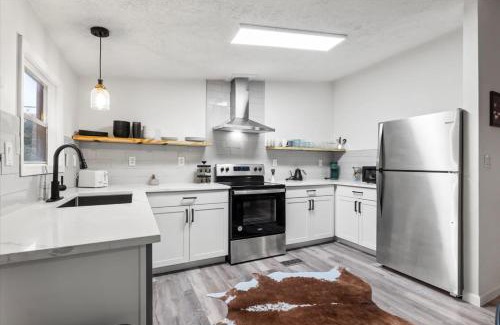 Canyon Lake House | Starlight Horizon Cabin K - Pet-Friendly Texas Hill Country Cabin Near Canyon Lake - Pool, Stargazing & Group Getaways - Sleeps 8