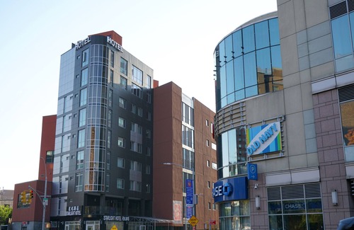 Queens Apartment | Starlight Hotel