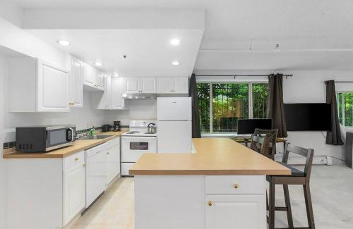 Downtown Seattle Apartment | Starlit Cozy Studio in Elektra with Roof Decks