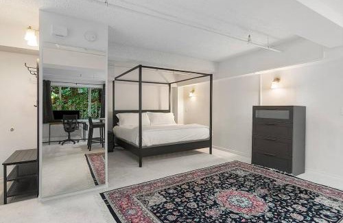 Downtown Seattle Apartment | Starlit Cozy Studio in Elektra with Roof Decks