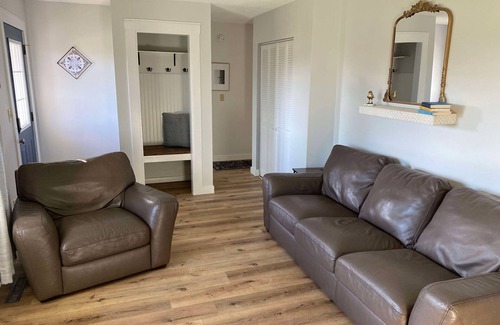 Teutopolis House | Starry Night-Cozy, small town feel. 2 Bedroom, 1 office -option of air mattressn