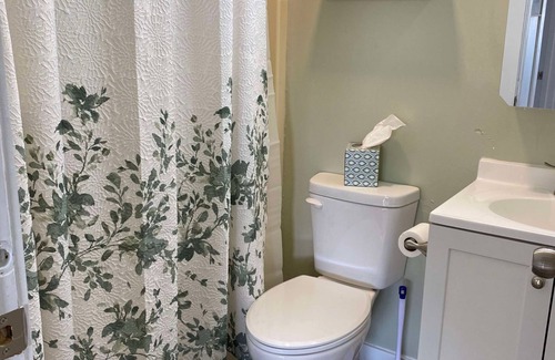 Teutopolis House | Starry Night-Cozy, small town feel. 2 Bedroom, 1 office -option of air mattressn