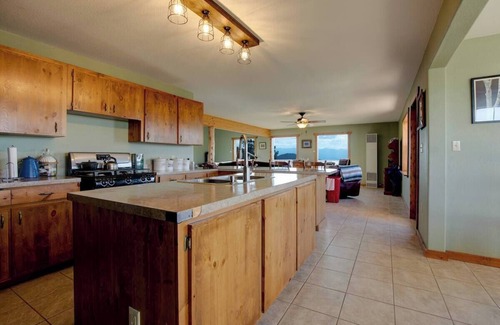 Westcliffe Cabin | Starry Peaks Lodge - a mountain all to yourself. Get away or stay connected.