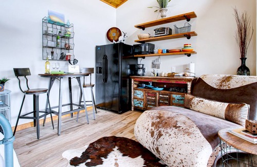 Hondo Cabin | Starry Skies & Seclusion | Tiny Home Getaway For 2