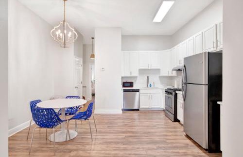 Central Business District Apartment | Stars on State in the Heart of Downtown Historic District