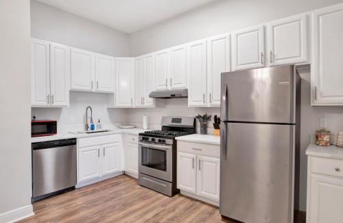 Central Business District Apartment | Stars on State in the Heart of Downtown Historic District