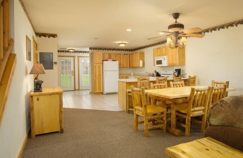 Oglesby Cabin | Starved Rock - 2BR 2BA rustic cabin