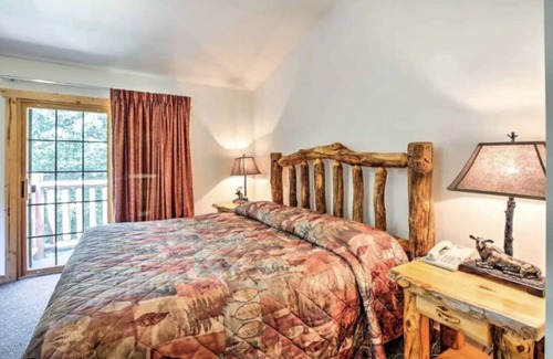 Oglesby House | Starved Rock Adventure Villa