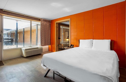 Streator Hotel | Starved Rock Motor Inn Travelodge by Wyndham