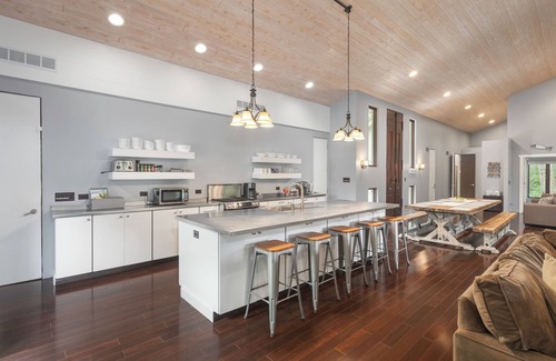 Ottawa House | Starved Rock Retreat - Private, Gated Entrance, 5 min from State Parks!