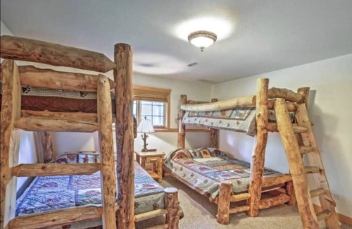Oglesby House | Starved Rock Rustic Retreat