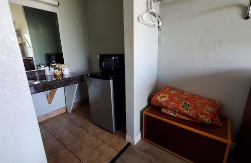 Lansing Hotel | Starway Inn