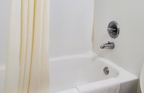 Lansing Hotel | Starway Inn