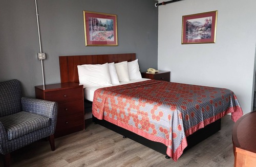 Lansing Hotel | Starway Inn