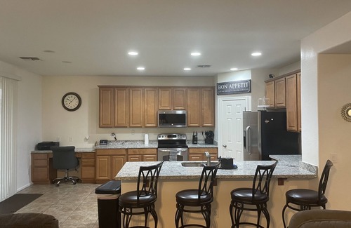 Glendale House | State Farm Stadium, Outlet Mall, AMC, Top Golf, Casino within 2 miles!