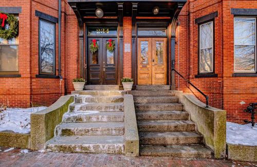 Parkside Apartment | State of Charm - Historic West End Haven