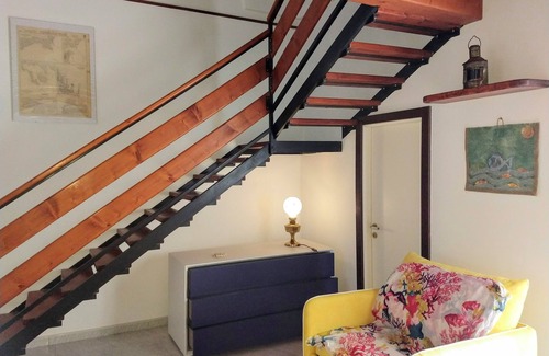 Vignacastrisi House | Stately little house with classic Leccese star vaults.
