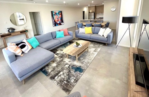 Wallaroo House | Stately Retreat - Brand New 4 Bedroom Home With Private Mariner Access