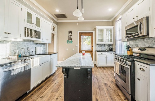 Bowling Green Apartment | Stately State Street Abode 2