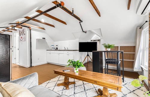 Detroit Apartment | Stately Studio Apartment
