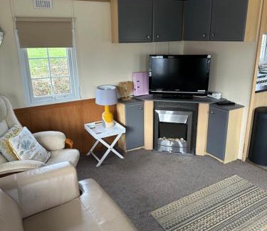 Cuddesdon Ski Chalet | Static Mobile home set in our 20 acres of farmland