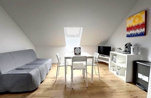 Ransart Apartment | Station 82 D'Charleroi-Airport