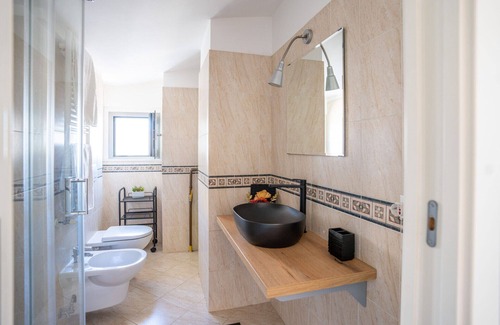 Pineta Apartment | Station Court & University Bright Apartment