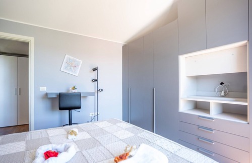 Pineta Apartment | Station Court & University Bright Apartment