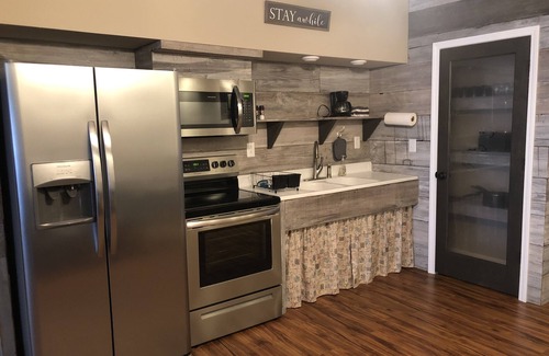 Hannibal Condo | Station House Condo 2 Bed 2 Bath Sleeps 5