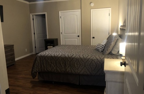 Hannibal Condo | Station House Condo 2 Bed 2 Bath Sleeps 5
