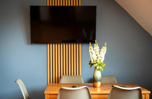 Niederzwehren Apartment | Stay Çil - 6 beds near A49 & Park Schönfeld