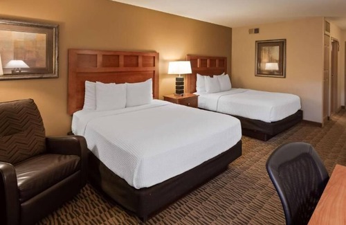 South Loop House | Stay Across from The Mall of America: Water Park, Indoor Pool and Free Breakfast