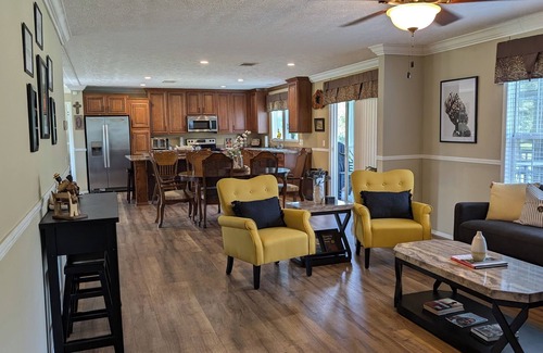 Valley Grande House | Stay at a 4-bedroom Unique Historic Landmark just outside of the city of Selma.n